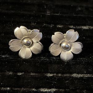 Beautiful Vintage Charles Reis C.R. Co. Sterling Flower Screw Back Earrings
